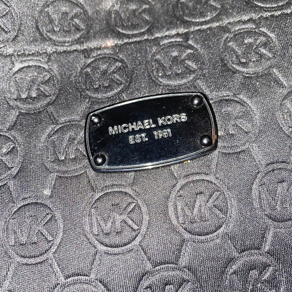 Brand new never used authentic Michael kors purse - Picture 2 of 4